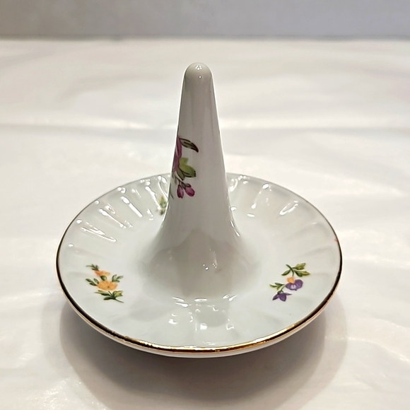 GDR porcelain ring holder. - Picture 2 of 6